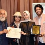 مريم فايز تتألق في معرض “لوحة من كل لون” برسالة فنية عن براءة الطفولة