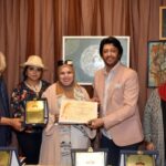 ولاء حلمي.. فنانة تشكيلية مصرية تجمع بين الفن والعلم وتبدع في معرض “لوحة من كل لون”