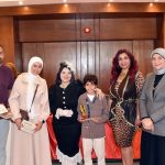 خالد مهاب حامد.. موهبة فنية صغيرة يجمع بين الرسم والتصميم ويتألق في أولى معارضه “هي وطلابها”