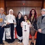 شام أسامة دسوقي.. موهبة فنية صغيرة تتطور بثقة في معرض “هي وطلابها