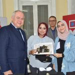 سما سيد .. فنانة تشكيلية شابة تتألق في معرض Reference بلوحة «عمى البصيرة»